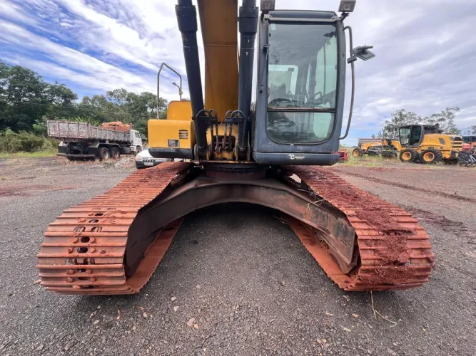 Escavadeira new holland 