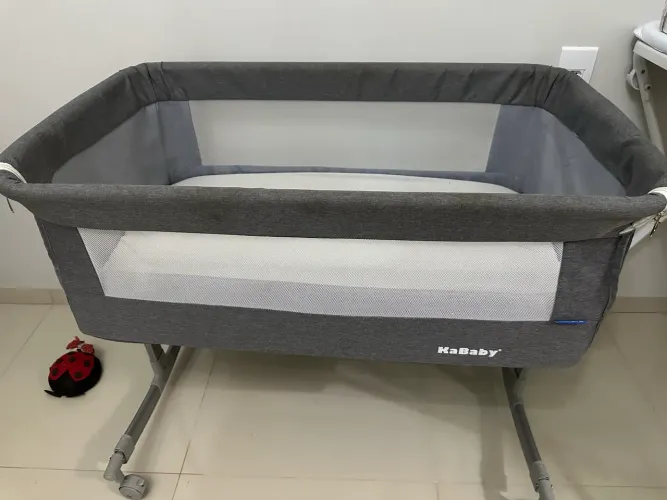 Vendo berço,cadeirinha,banheira e bebê conforto