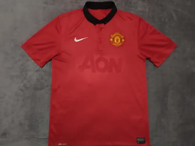 Camisa Oficial Manchester United Nike 2013-2014 #10 Rooney tamanho P (49x72cm).