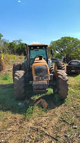 Trator e maquinas agricolas