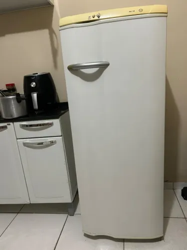 GELADEIRA- USADA - ÓTIMO CUSTO-BENEFÍCIO