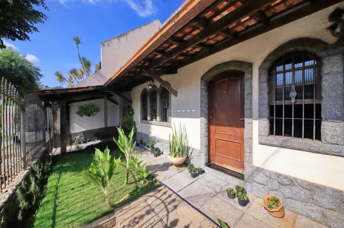 Casa para Venda em Barra Mansa / RJ no bairro Morada da Granja
