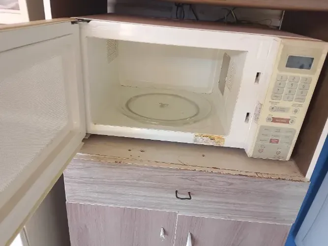 Desapego de um microondas grande