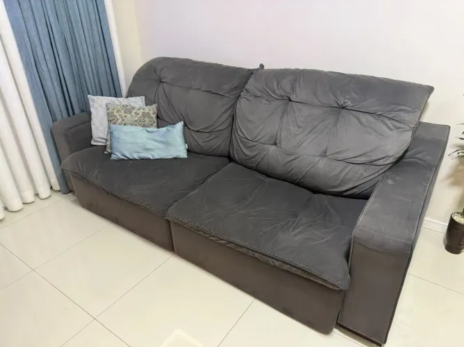 Vendo sofá reclinável, que vira cama. 2,45m