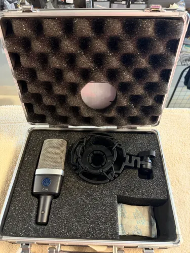 Microfone Condensador Profissional AKG C214 