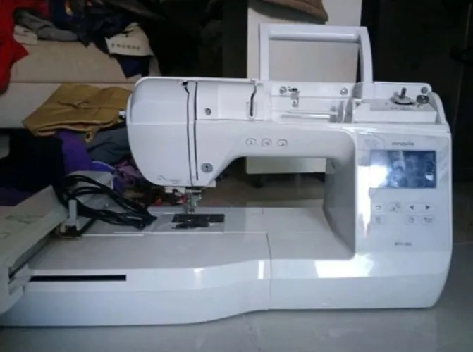 Máquina de custura Bordadeira Brother