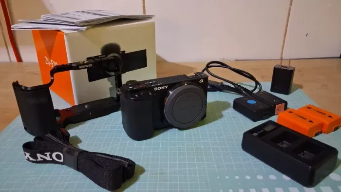 Câmera Sony ZVE 10 seminova perfeito estado