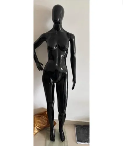 Manequim para loja feminina