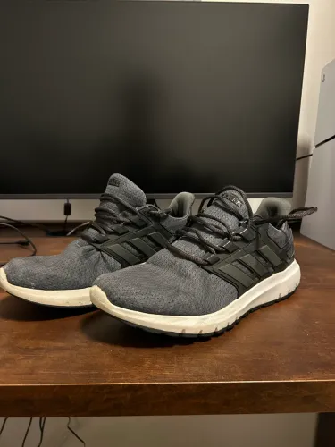 Tênis adidas