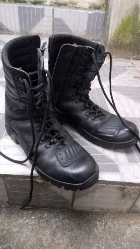 Bota motociclista.