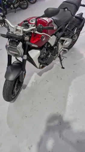 Honda cb1000r