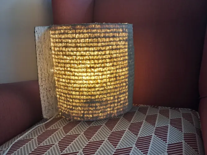 Luminária aconchego 30x37cm (acompanha lâmpada luz quente amarelada) 