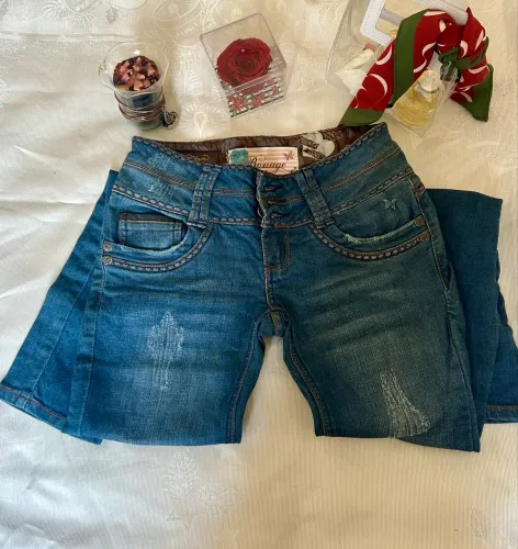Calça Jeans Importada dos EUA ? Nova ? Cintura Baixa com Detalhes Modernos