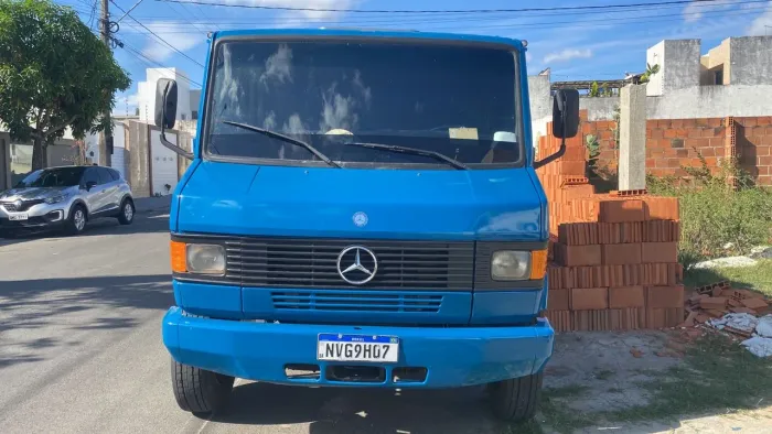 Mercedes 710 ano 2011