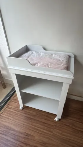Trocador de Bebê Branco com Colchonete e Rodinhas
