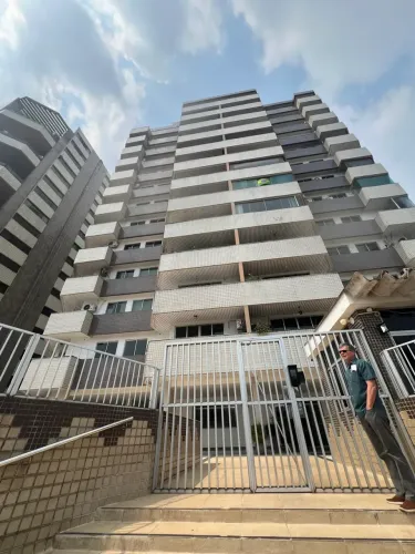 EDIFICIO BOULEVARD AMAZONAS- ADRIANOPOLIS - 03 QTOS - 4.800,00
