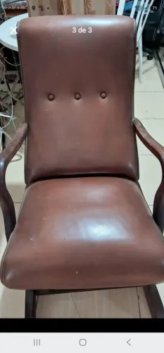 Vendo cadeira balanço couro e c/molas