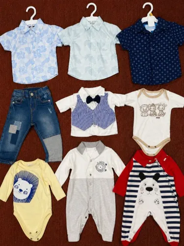 Lote de roupas de bebê menino tamanho M e G todas novas. Vai em uma bolsa em ótimo estado.