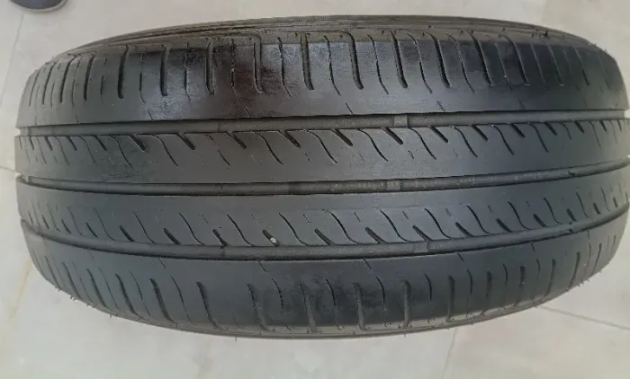 Pneus 205 / 60 R15 - 3 pneus