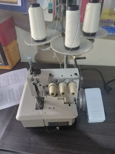 Vendo máquina de costura galoneira