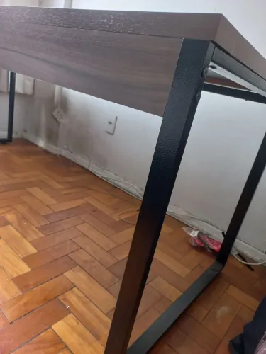 Mesa de escritório nova