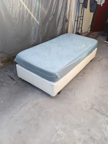 Cama e colchão de soltero