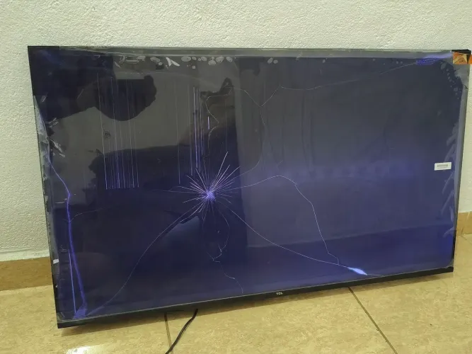 TV TCL 43' POLEGADAS - DISPLAY RUIM (SÓ RETIRADA DE PEÇAS)