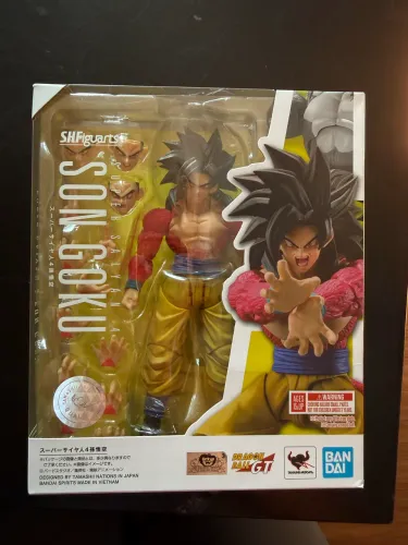 SUPER SALYAN 4 SON GOKU shfiguarts