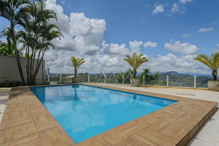 Casa à Venda no Condomínio Vila Castela | 450 m² - 4 quartos.
