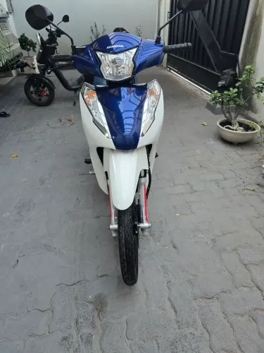 Honda Biz 125 EX 2024 com apenas 15 mil rodados
