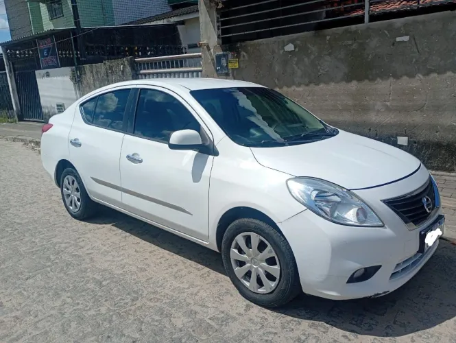Nissan Versa SV 1.6 16V Flex Fuel 4P Mec. 2013
