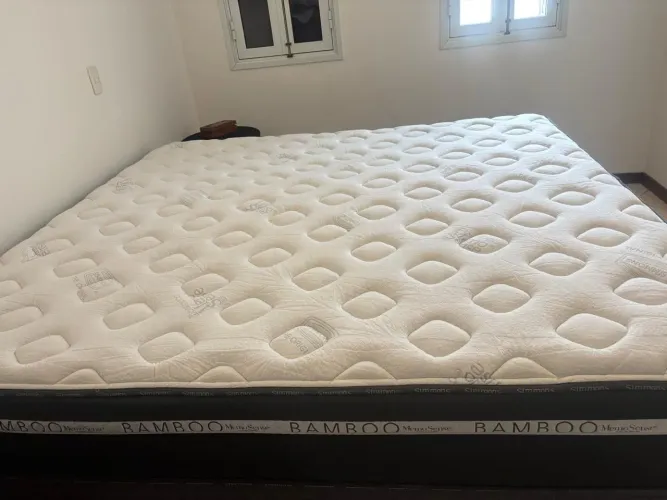 Colchão King Simmons seminovo (sem o box)