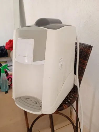 Purificador de água Colormaq funcionando bem 