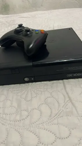 Xbox one 360  destravado ... completo vem 1 controle  HD de 500 . Já tem gravado jogos