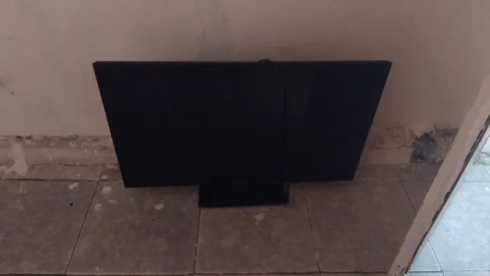 Vendo uma televisão sem som mas em perfeito estado