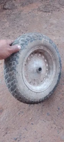 Vendo roda de carriola completa 