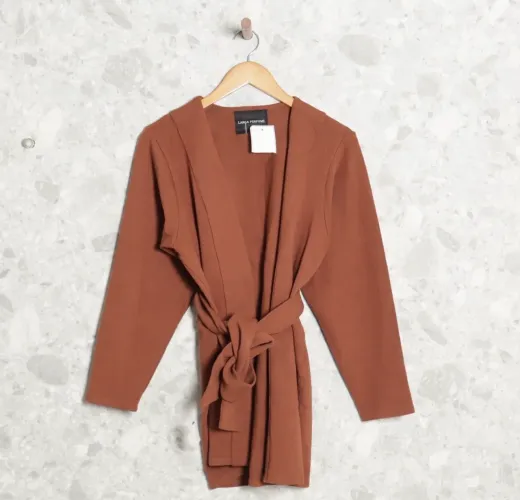 CARDIGAN MARROM LANÇA PERFUME G