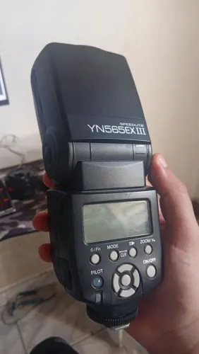 FLASH SPEEDLITE YN565EX3 sem o case, porém funcionado perfeitamente