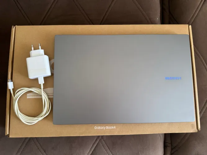 Galaxy Book 4 com caixa e nota fiscal muito novo