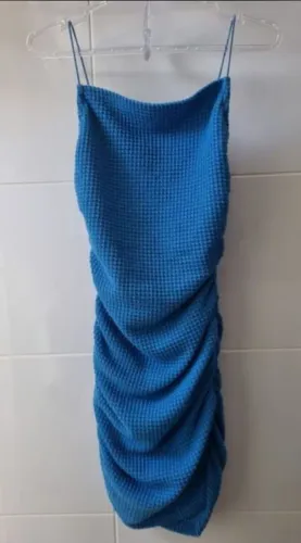 vestido azul com elástico<br><br>P.