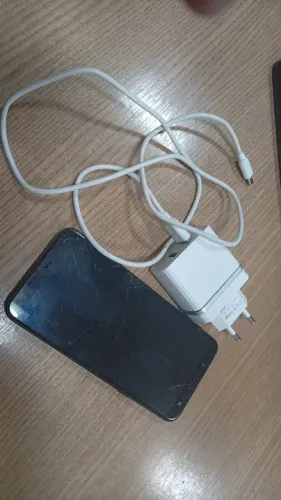Vendo Galaxy j 6 com carregador semi novo baratinho