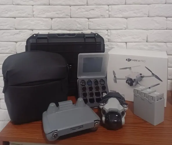 Drone DJI Mini 4 PRO Fly More Combo Plus
