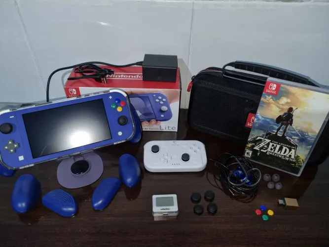 Nintendo Switch Lite Azul Desbloqueado + Zelda BotW + Kit Skull & Co + Acessórios
