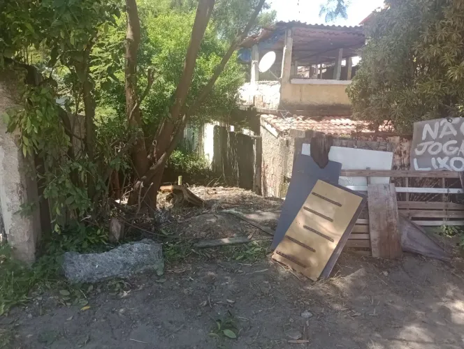 Faço serviço de capina e limpeza de terreno