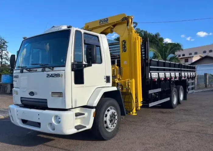 Ford cargo 2428 2011 6x2 com munck