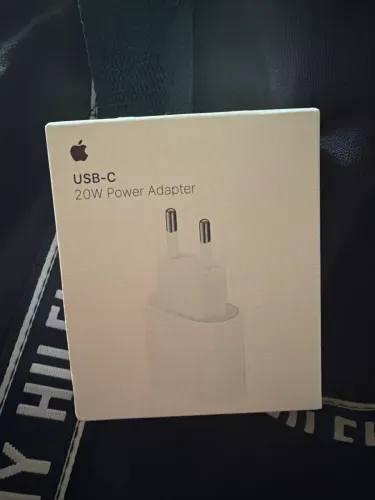 Carregador USB 20 w iPhone 17/17 Pro ORIGINAL (lacrado)