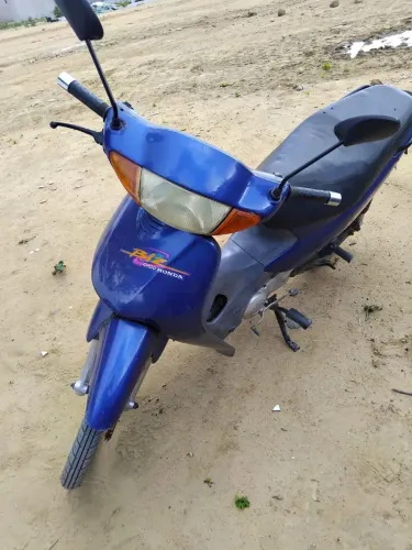 Honda biz 2000 atrasada