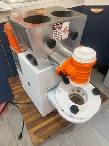Máquina de fazer salgados - Compacta print