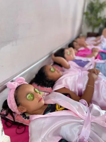 Robe Infantil de cetim - aniversário spa