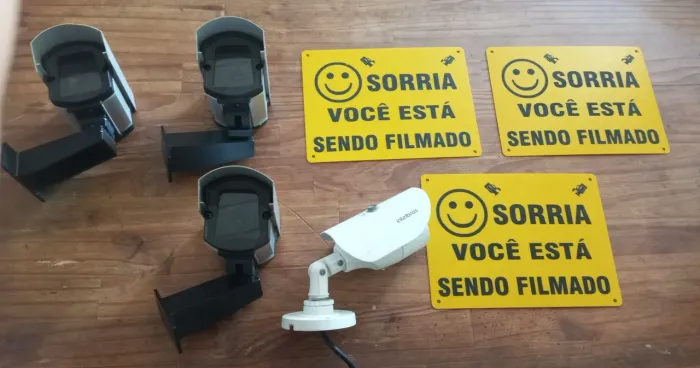 Vendo Câmera Intelbras VM 3120 IR G3 + 3 Câmeras Fake + Placas